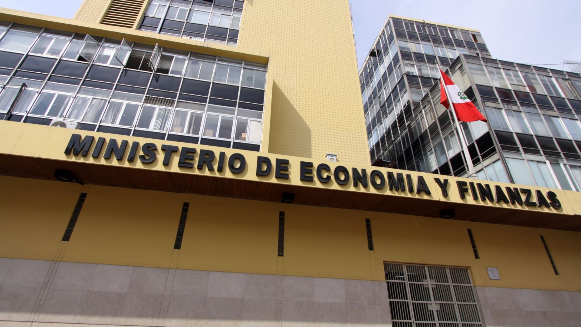 MEF no dará presupuesto adicional para gratificaciones y CTS de los CAS