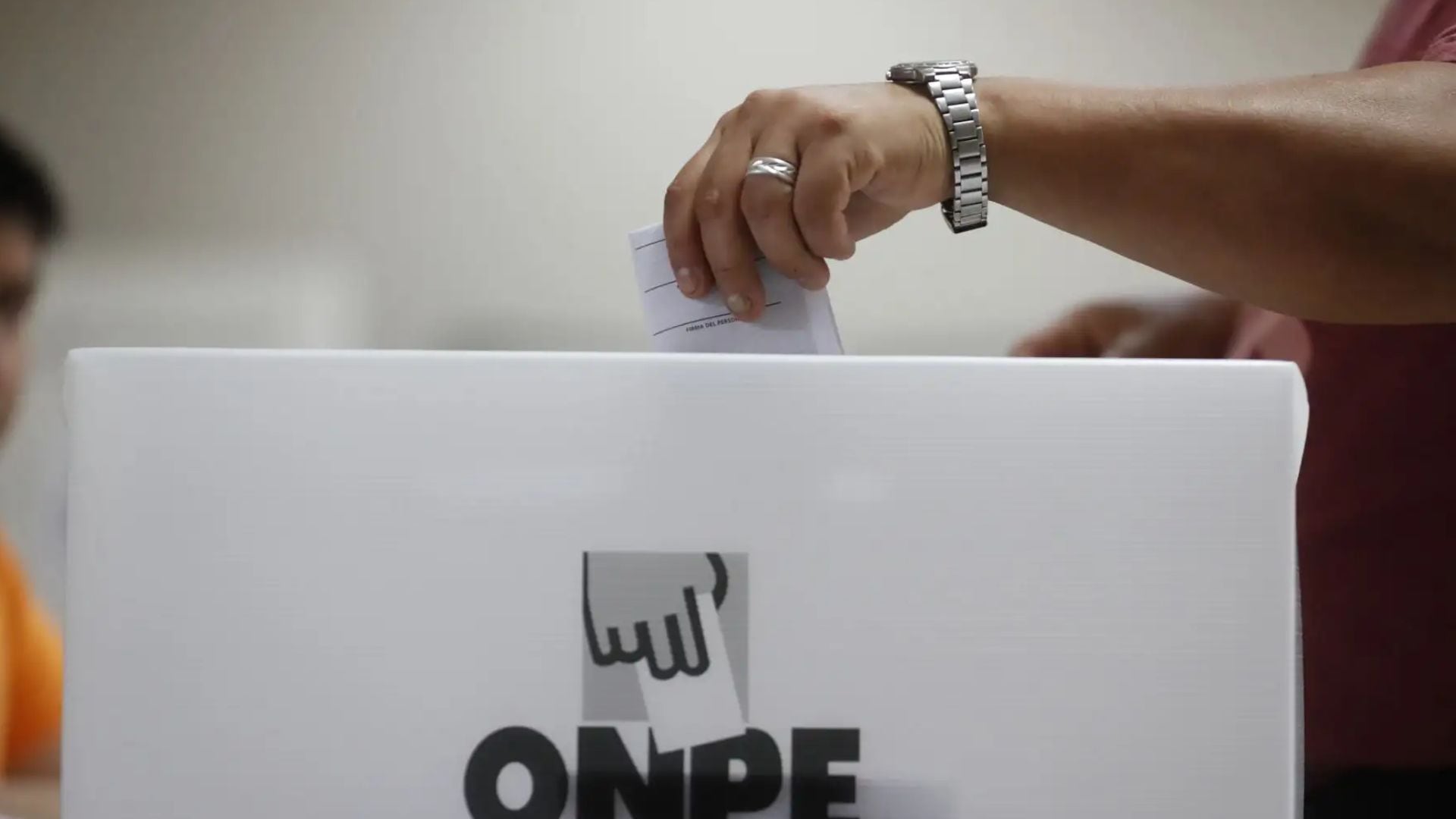 ¿Te toca trabajar en las Elecciones 2026? Estos son todos los beneficios laborales que tu empleador debe tomar en cuenta