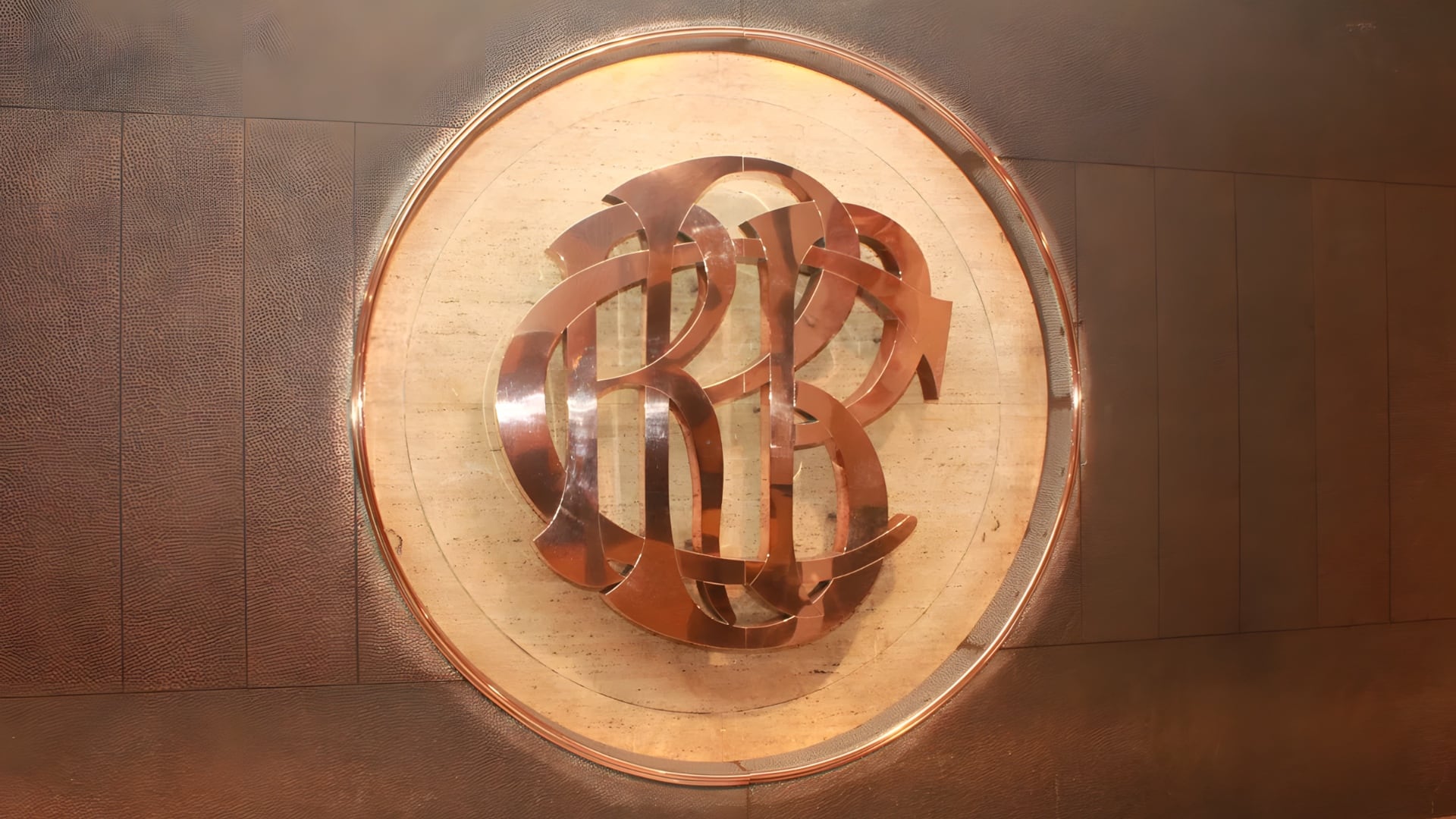 BCRP advierte que bajo crecimiento pone en riesgo finanzas públicas y aumenta presión sobre bancos centrales