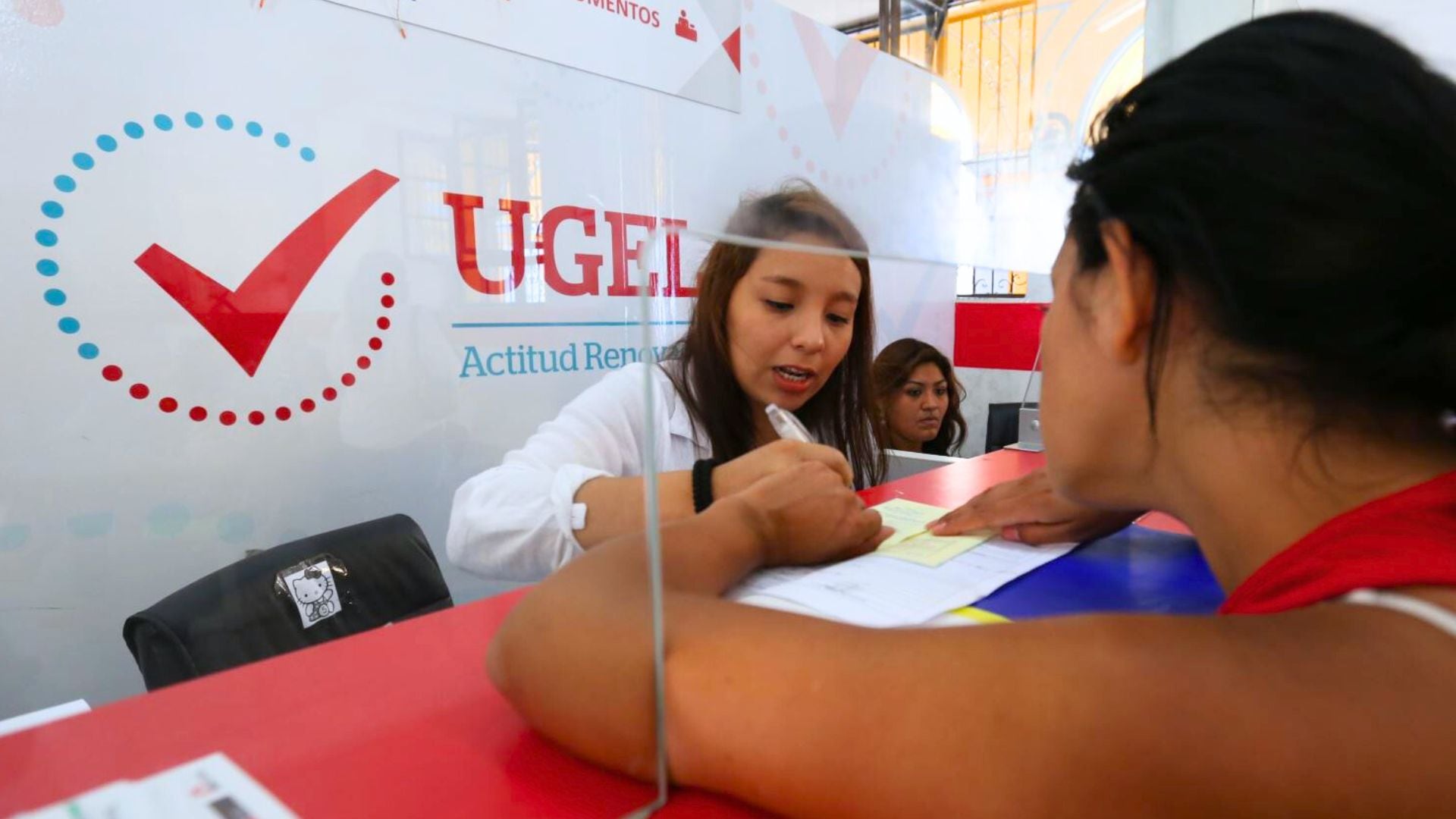Bono de hasta 35% del sueldo para trabajadores del Minedu fue aprobado por insistencia