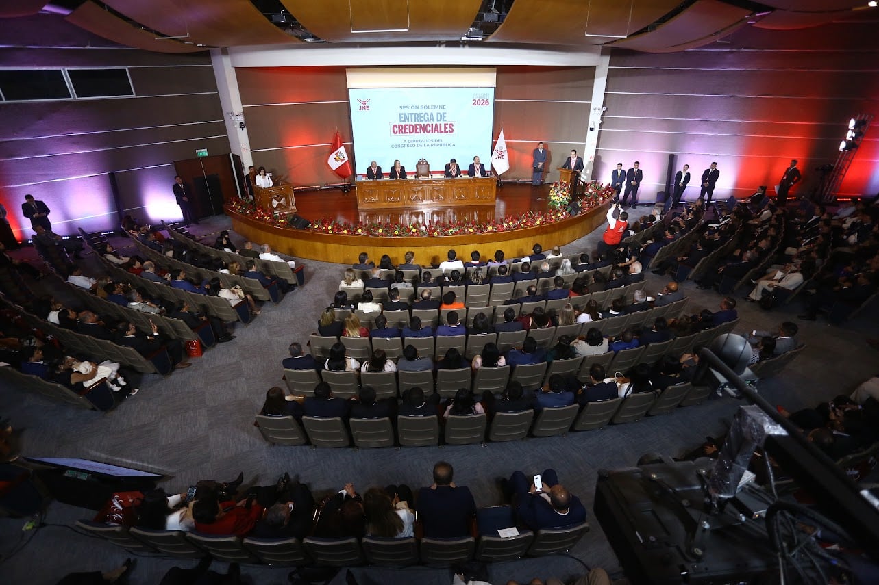 JNE entregó credenciales a 130 futuros diputados para el periodo 2026-2031