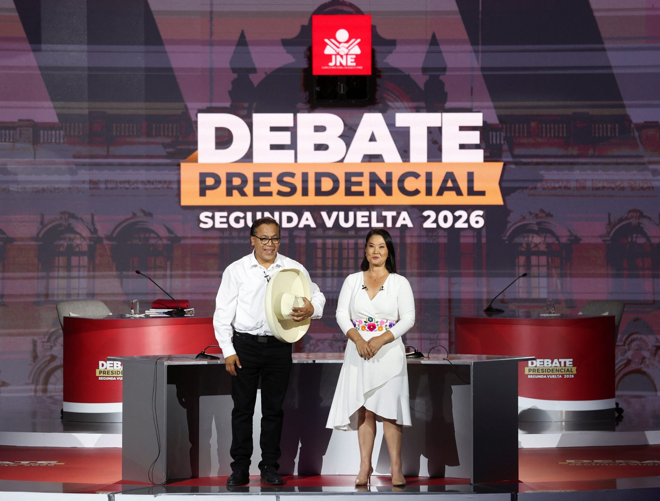 Debate presidencial: PerúCheck desmintió falsedades sobre Beca 18, fraude electoral y un estudio de Stanford