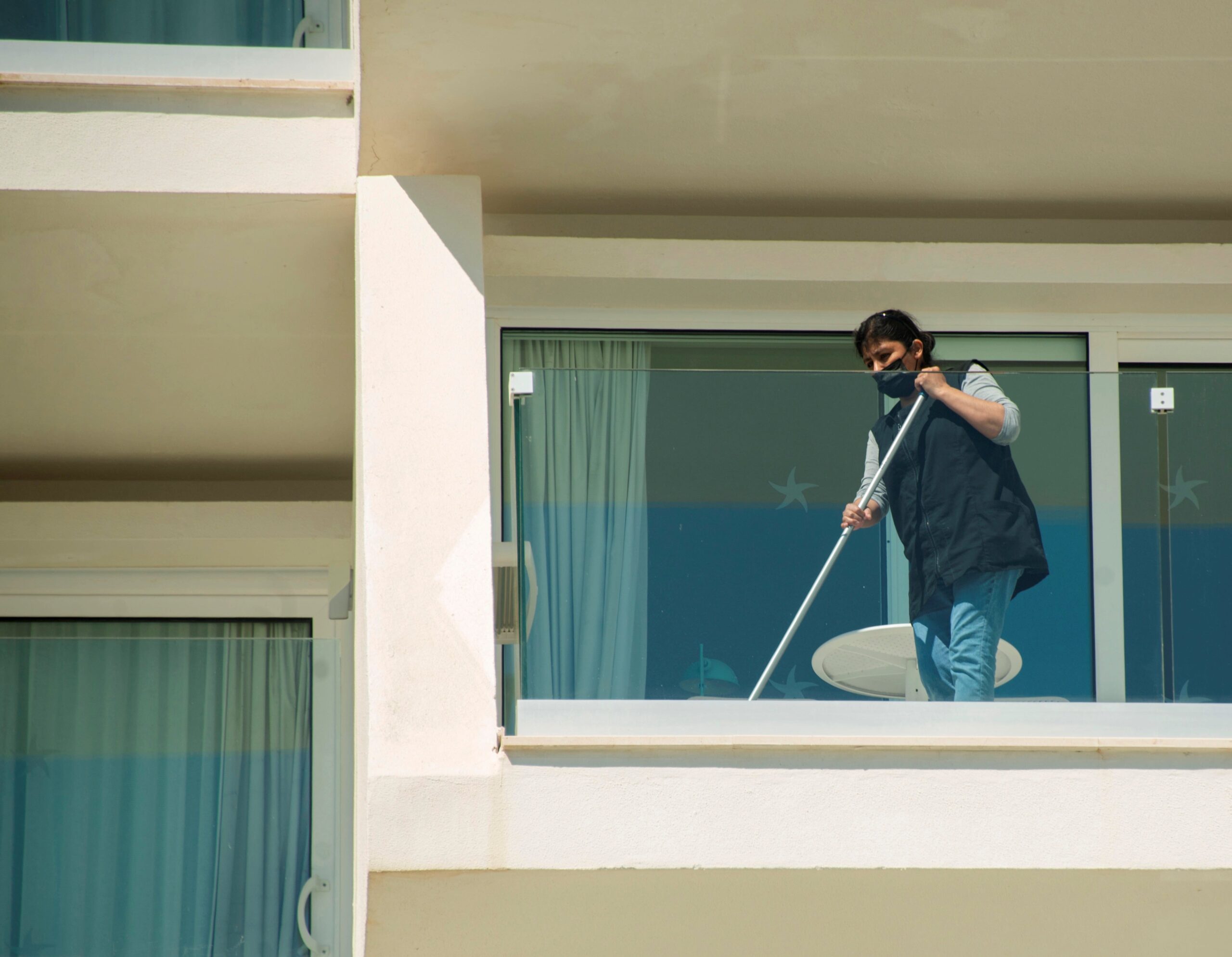 De administradora en Perú a personal de limpieza en España: “En comparación con mi país, me siento muy tranquila”