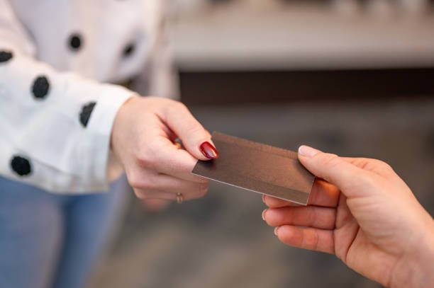 Beneficios corporativos: 6 de cada 10 trabajadores en Perú destina tarjetas de alimentación a gastos esenciales