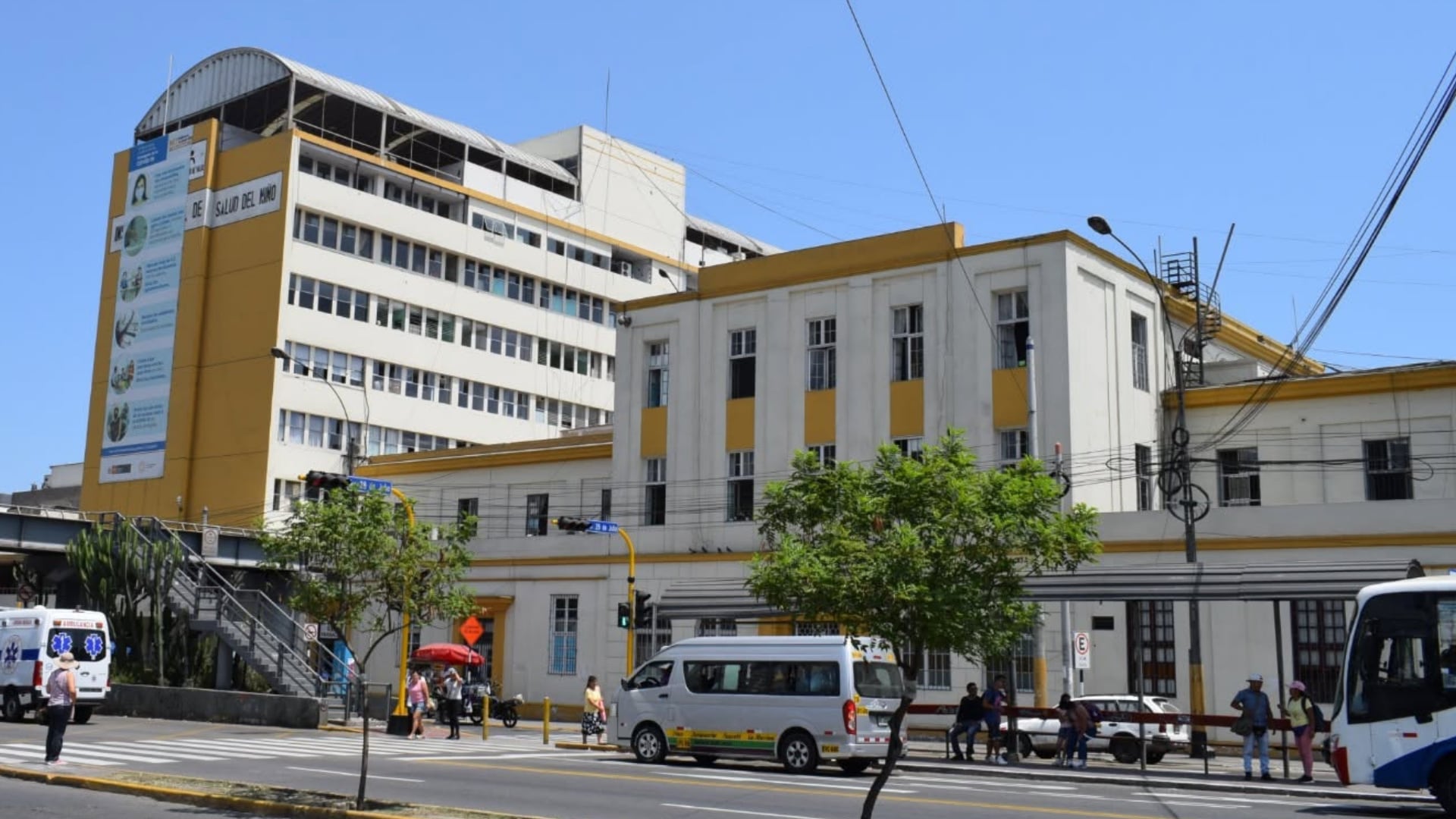 Madre denuncia que viajó desde Tumbes con su bebé por fiebre alta y esperó por horas para ser atendida en el Hospital del Niño de Breña